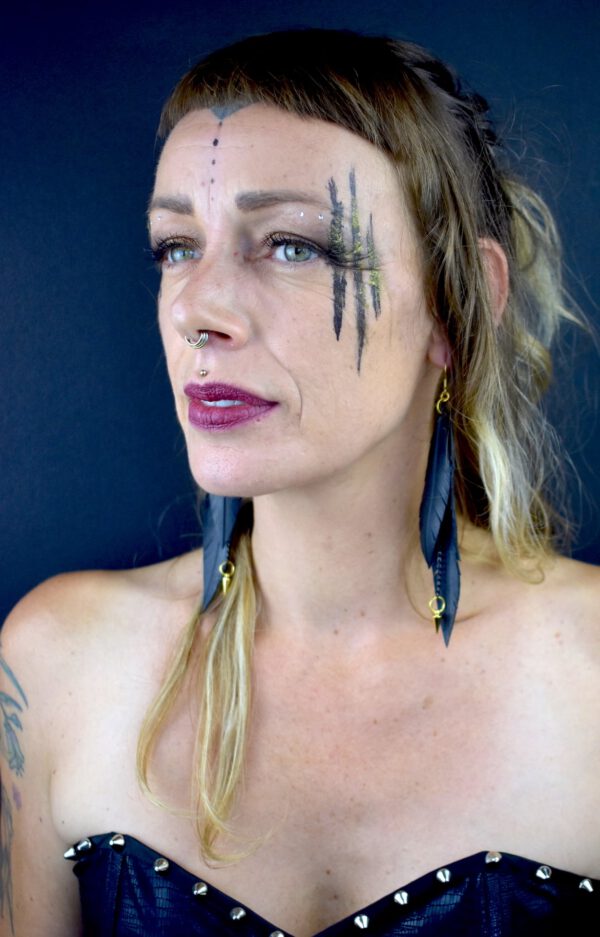 Inner tube vegan feather spike earrings - Image 4