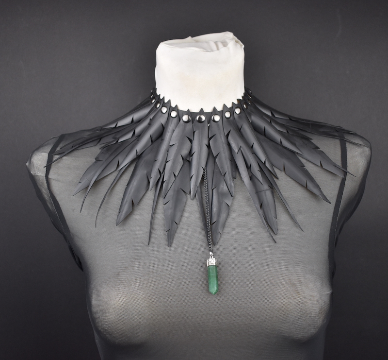 queen of birds choker