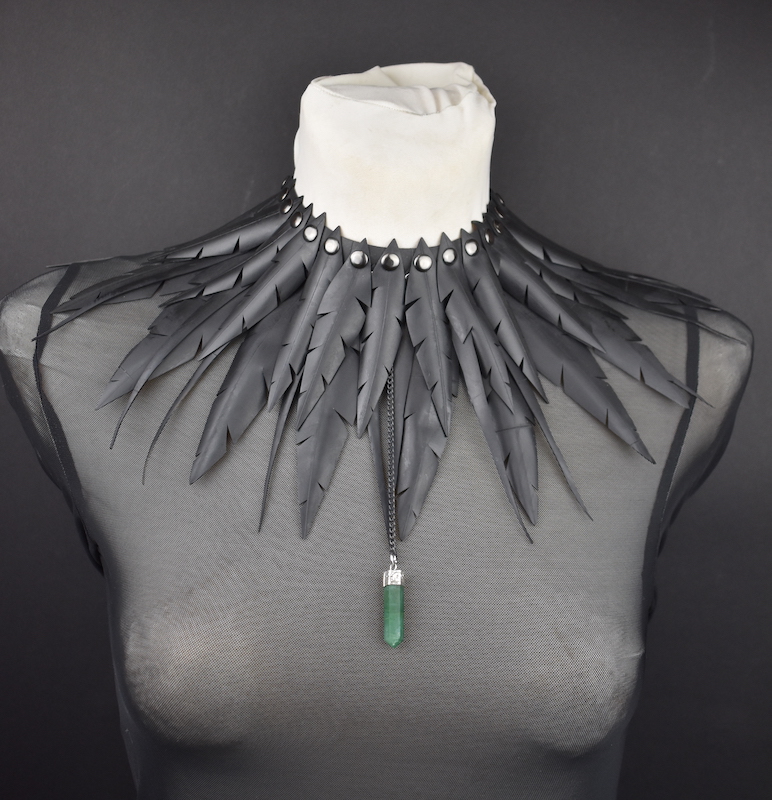 queen of birds choker