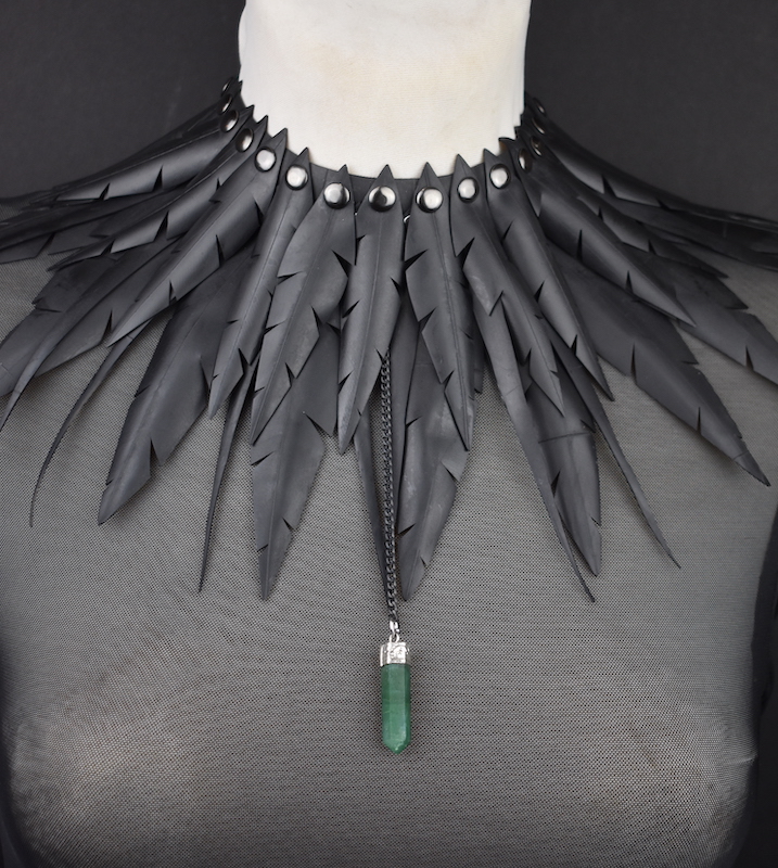 queen of birds choker