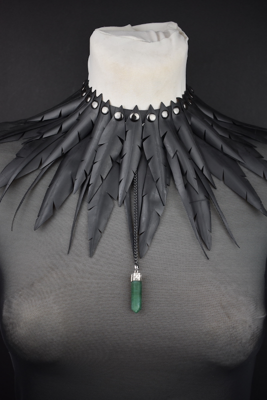 queen of birds choker